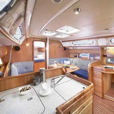 보트호텔 Boat In
